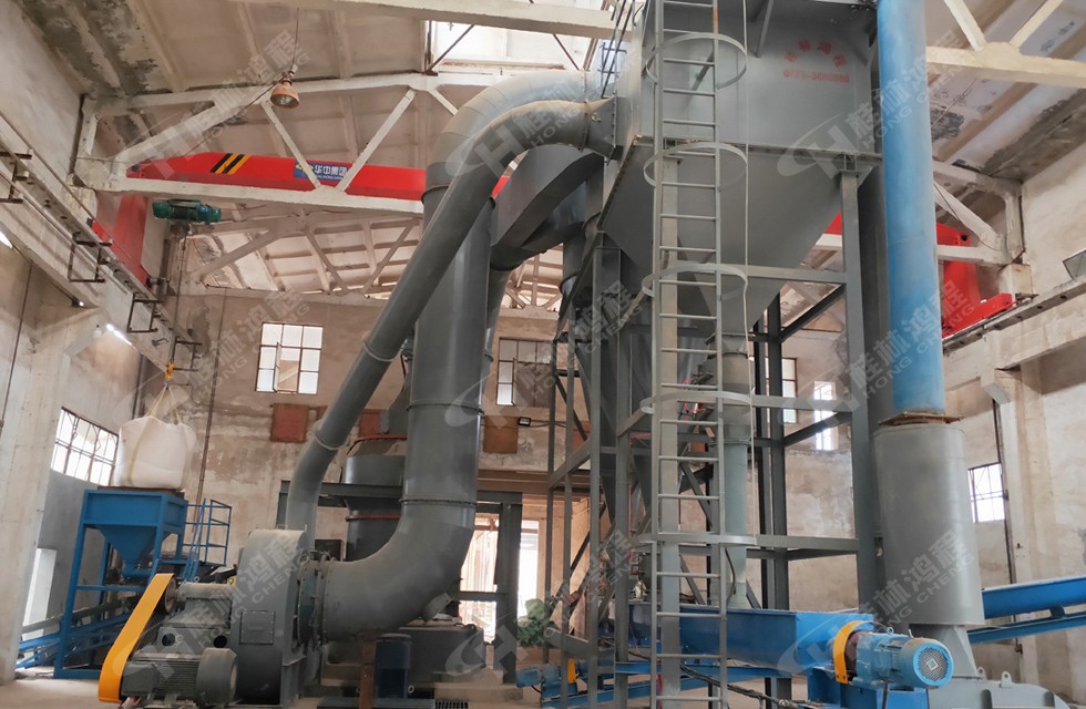 桂林鴻程新型石灰石粉磨生產(chǎn)線(xiàn) HC縱擺式磨粉機(jī)